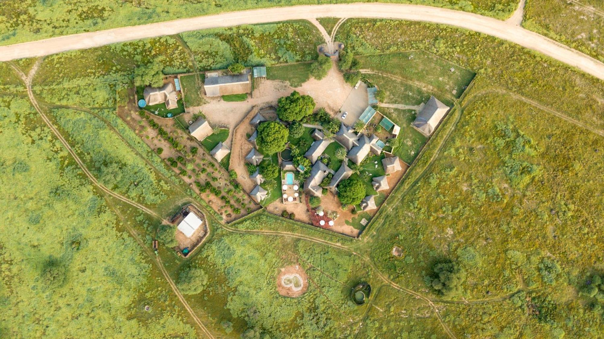 Frans Indongo Lodge Otjiwarongo Kültér fotó